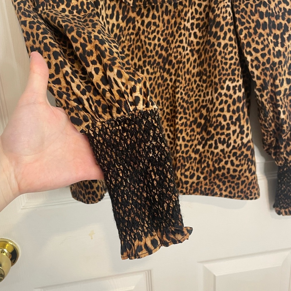 TOPSHOP - LEOPARD PRINT RUFFLE YOKE BLOUSE - Picture 5 of 7